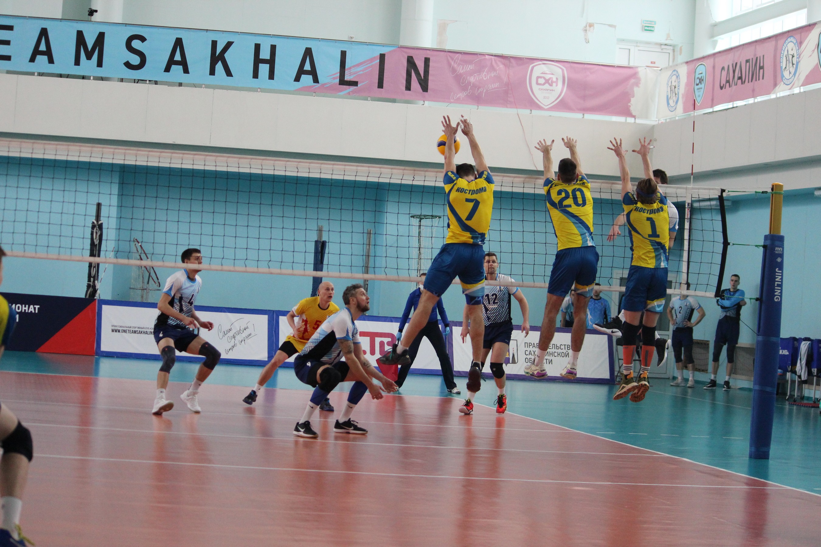 "Элвари-Сахалин" - "Волжанин" (Кострома)